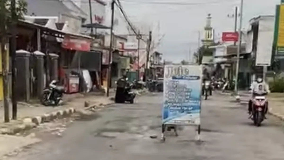 Tangkap layar perbaikan jalan di Senduro