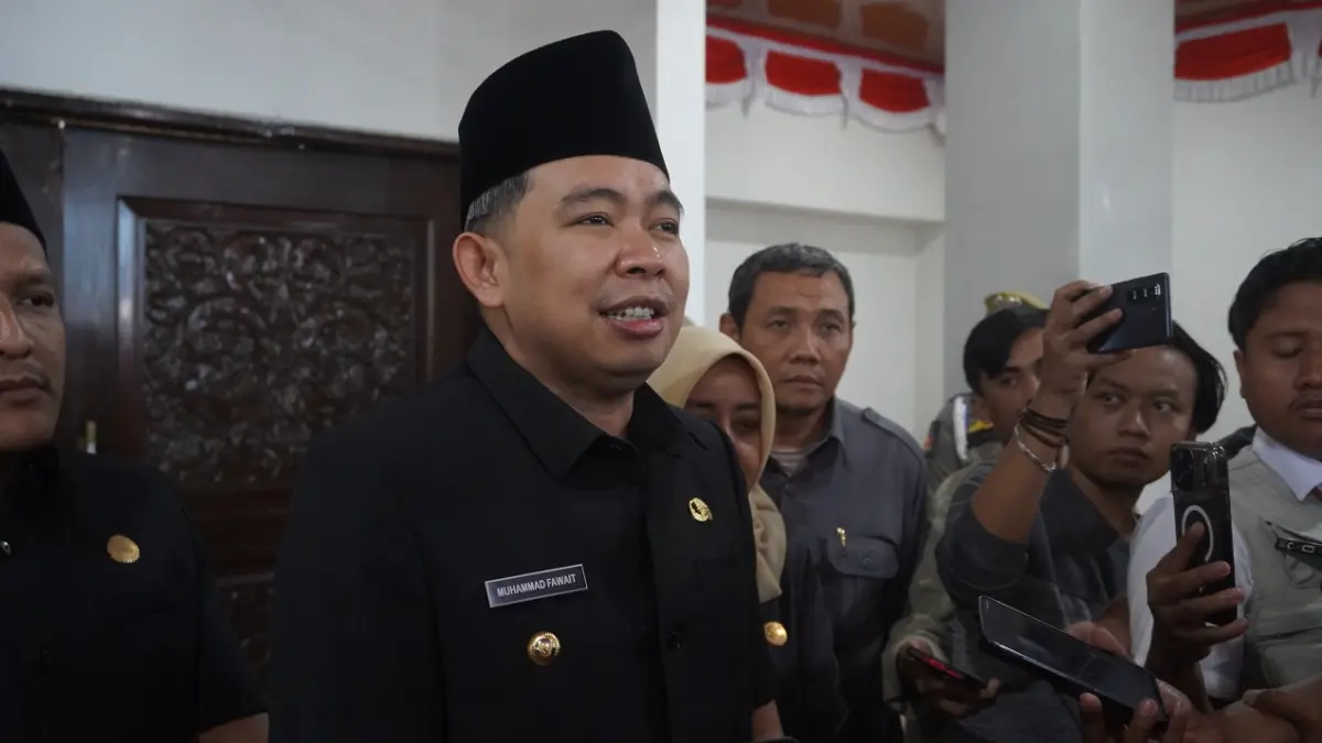 "Cita-cita reformasi, insya Allah berjalan dengan baik. Sehingga perlu kita hormati, dan kalau dilakukan secara tertib, tidak ada rusuh dan lain sebagainya." MUHAMMAD FAWAIT, Bupati Jember. (MAULANA/RADAR JEMBER)
