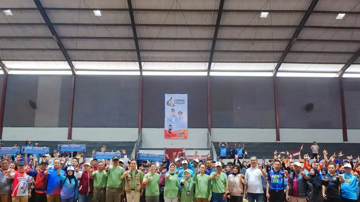 RESMI DIBUKA: Bupati Lumajang Indah Amperawati saat membuka pekan olahraga pelajar kabupaten (Popkab) kemarin.(ATIEQSON MAR IQBAL/RAME)