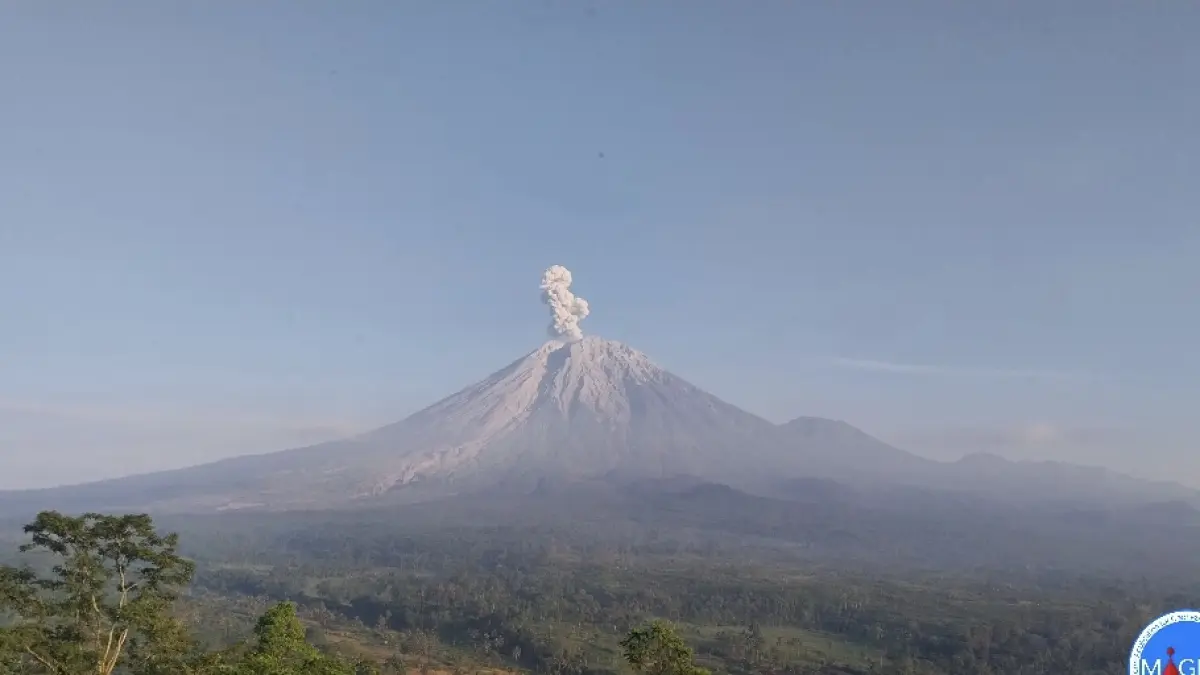 ERUPSI: Kondisi Gunung Semeru saat erupsi pada Selasa (23/6) kemarin