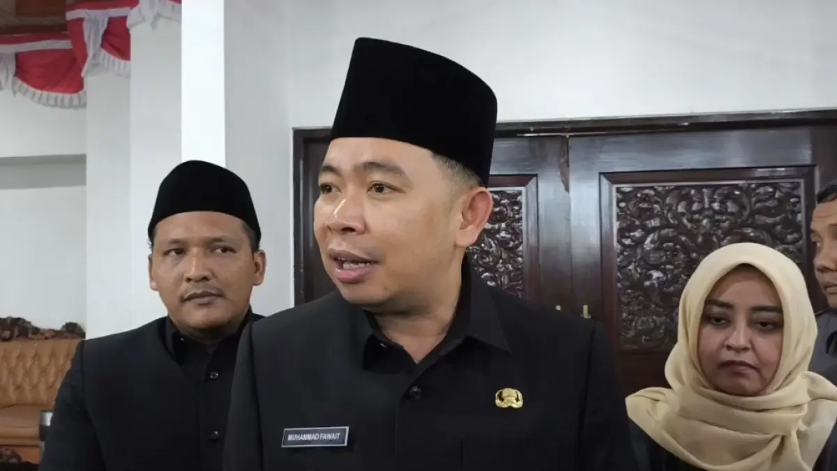"Investasi harus mendorong peningkatan daya beli warga, bukan sekadar keuntungan bagi investor." MUHAMMAD FAWAIT, Bupati Jember. (MAULANA/RADAR JEMBER)
