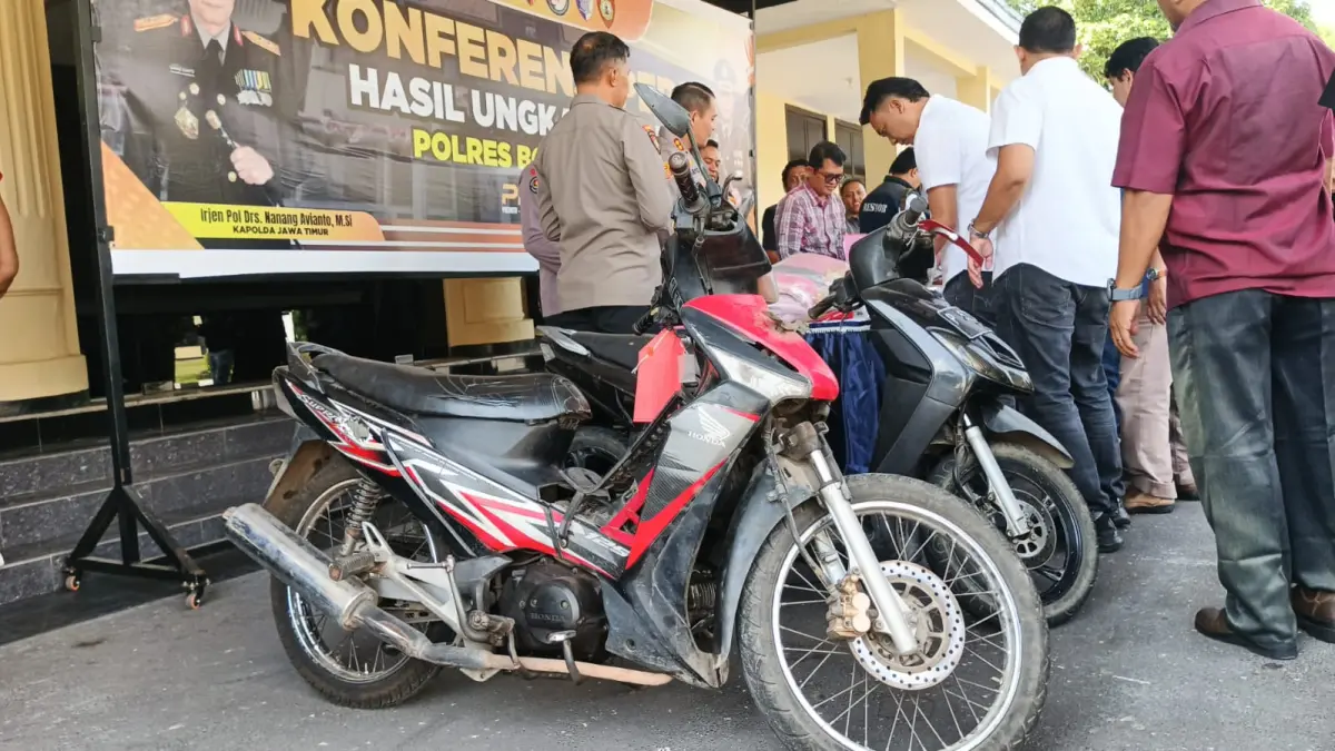 Polres Bondowoso menunjukan sejumlah barang bukti hasil ungkap kasus selama 2026. (ILHAM/JPRJ)