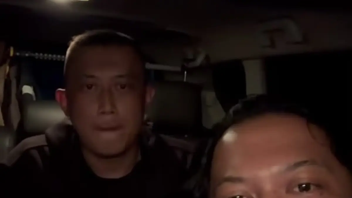 Tangkap layar pihak kepolisian saat mengamankan Taufik Hidayat, pelaku penganiayaan dan kekerasan pada kekasihnya.