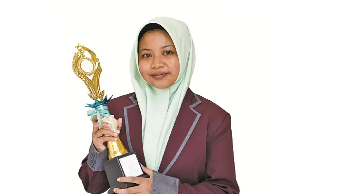 UNJUK PRESTASI: Wilda Zahwa Mahira, Siswi SMA Nuris Jember sabet juara 2 Lomba Essay Nasional Batch 2 garapan Avisent Indonesia. (SMA NURIS JEMBER)

