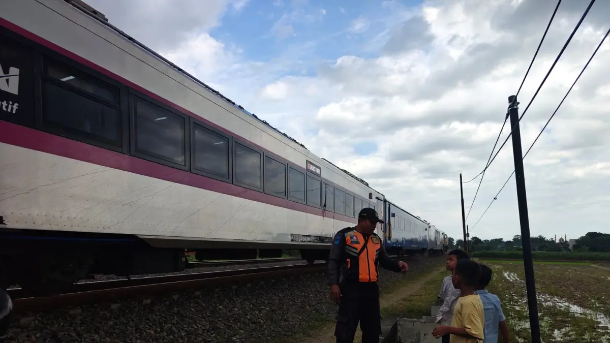 Masa Libur Sekolah, KAI Daop 4 Semarang Tingkatkan Pengawasan dan Ajak Masyarakat Cegah Aktivitas Berbahaya di Jalur Kereta Api. (HUMAS DAOP 4)
