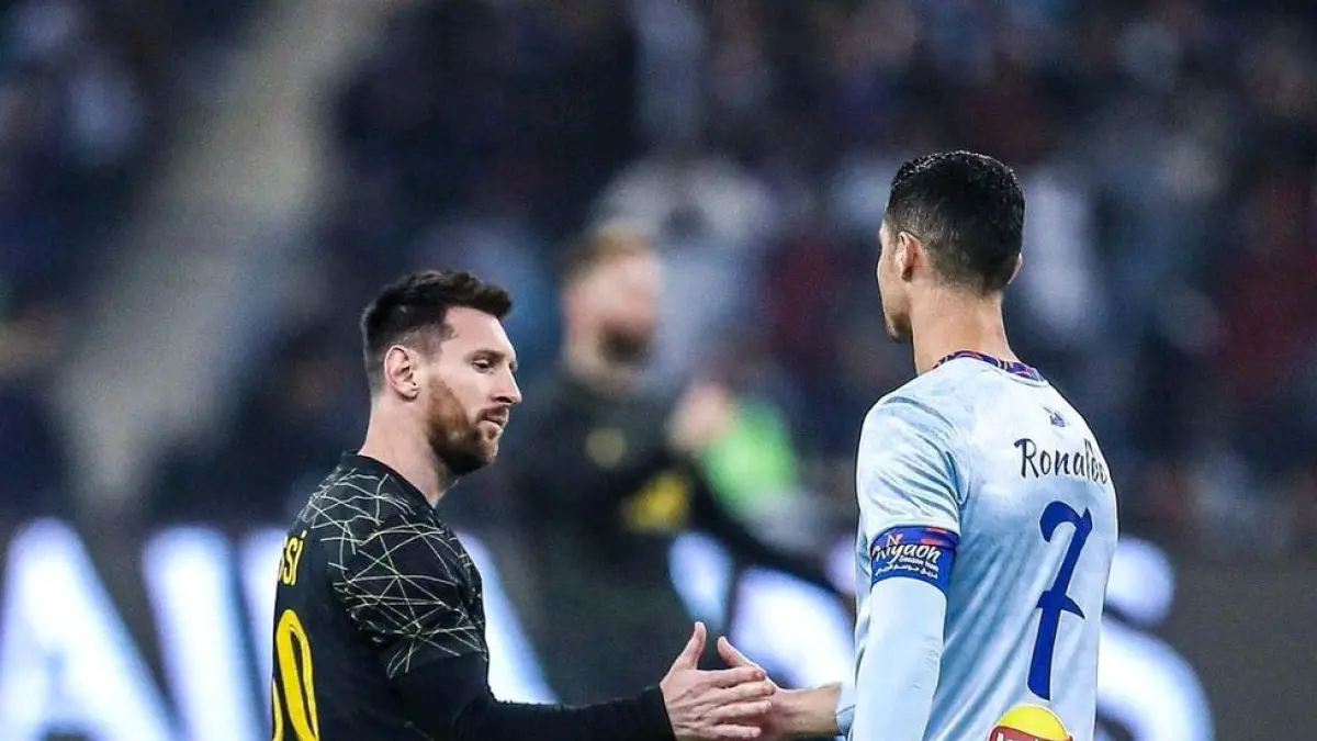Momen Cristiano Ronaldo dan Lionel Messi saat dalam suatu pertandingan. (T-Sport)
