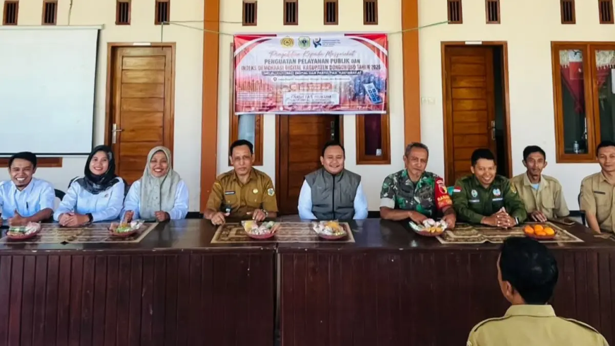 Kepala Desa Gubrih, Abdul Bari bersama perwakilan UNIBO membahas rencana program desa digital