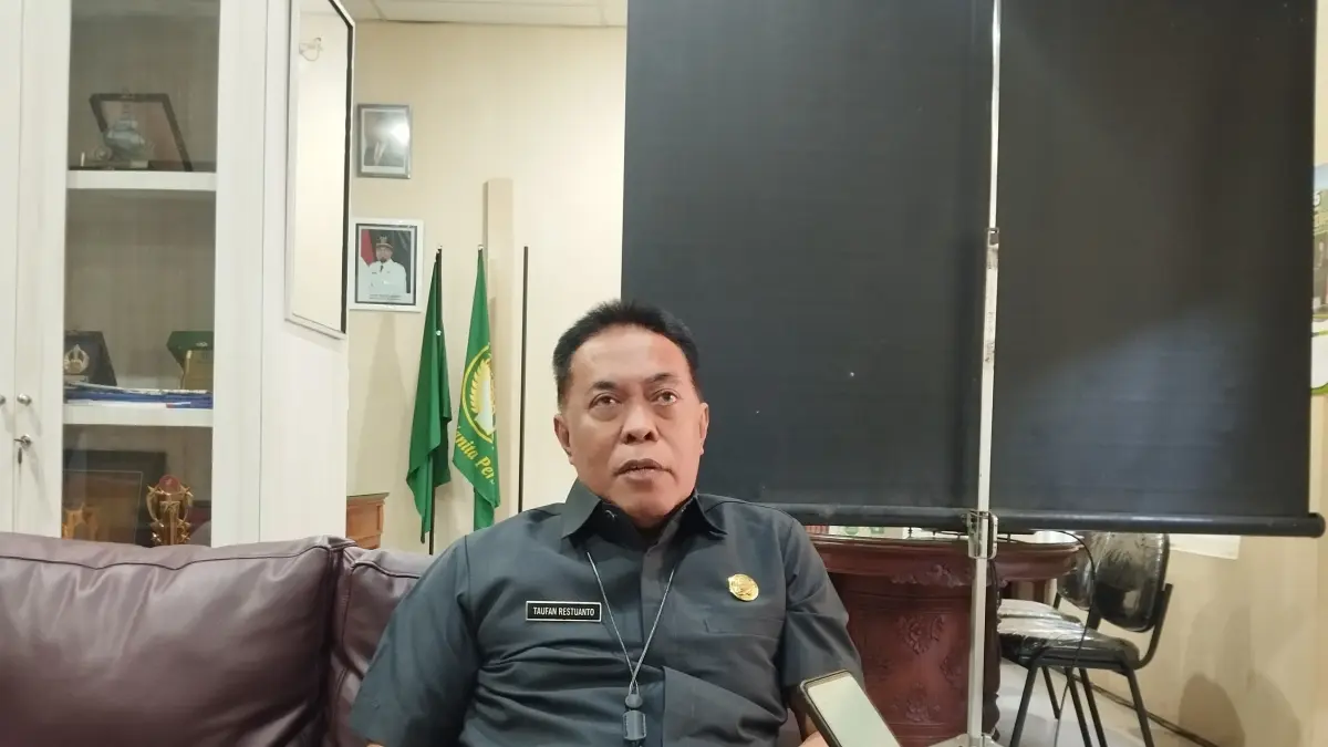 Kepala Dispendik Bondowoso, Taufan Restuanto saat berikan penjelasan perihal OSN (FAQIH/RJ)