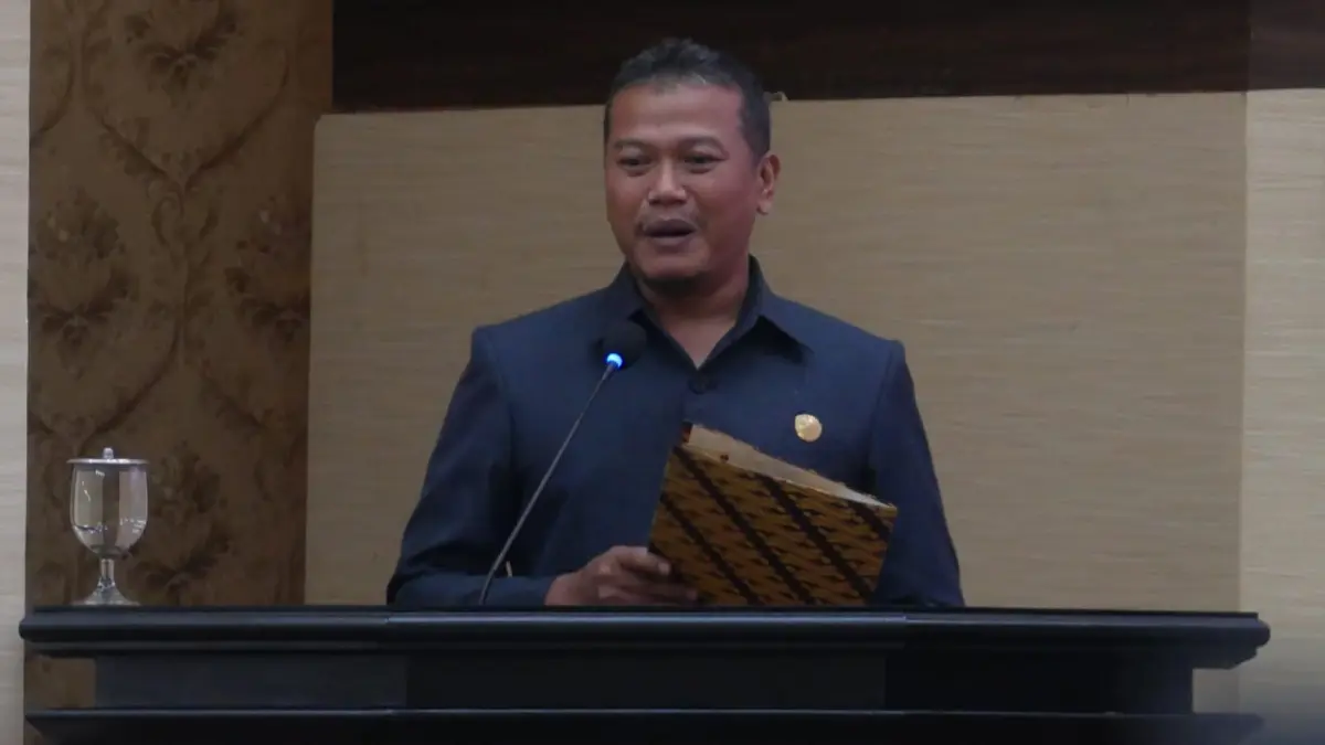 “Perda ini penting sebagai instrumen penguatan pendidikan karakter dan moral generasi muda di tengah perkembangan sosial dan teknologi informasi yang semakin kompleks.” HANAN KUKUH RATMONO, Ketua Bapemperda DPRD Jember. (SIDKIN ALI/RADAR JEMBER)
