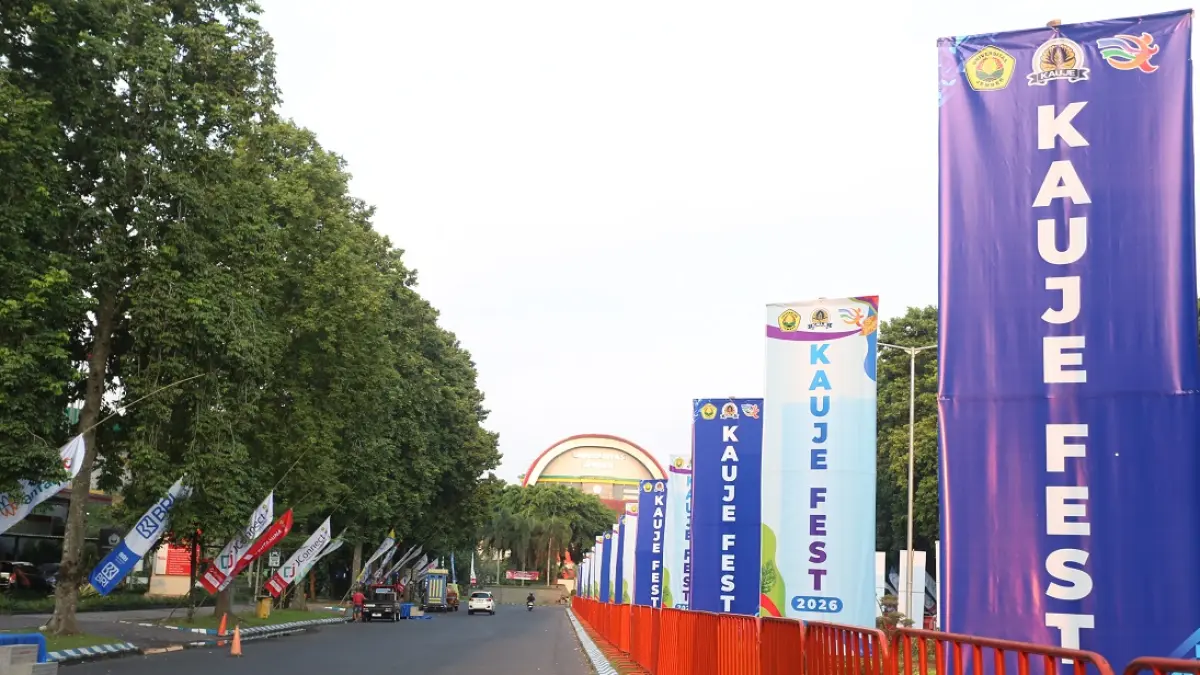 BERSOLEK: Dobleyway Unej menjadi lokasi pelaksanaan JGN III KAUJE. Pagi ini tujuh ribu alumni Unej akan hadir di kegiatan JGN. (SIDKIN ALI/RADAR JEMBER)