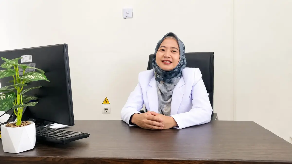 "Kalau untuk ibu hamil, diet itu bukan mengurangi porsi makan, tetapi memilih apa yang dimakan." dr. Dewi Ayu Astari Paramita, Sp.OG, Dokter Spesialis Obstetri dan Ginekologi RSU Unmuh Jember. (HUMAS UNMUH JEMBER)