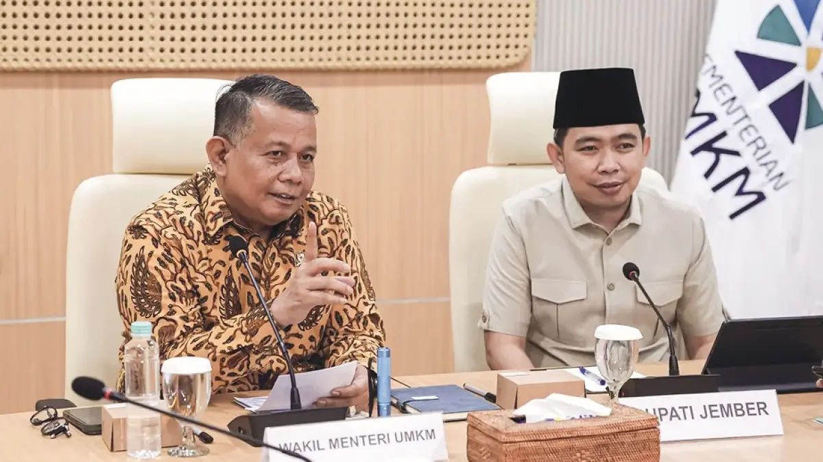 BAHAS KERJASAMA STRATEGIS: Wamen UMKM Helvi Moraza, saat menerima audiensi Bupati Gus Fawait, beserta jajaran, di Kantor Kementerian UMKM, Jakarta, Senin (6/7). (DOK. KEMENTRIAN UMKM)