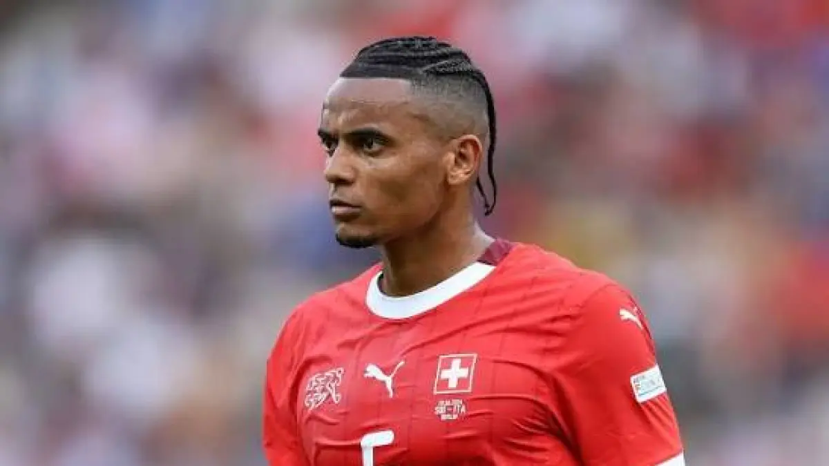 Manuel Akanji bek andalan Swiss dan Inter Milan