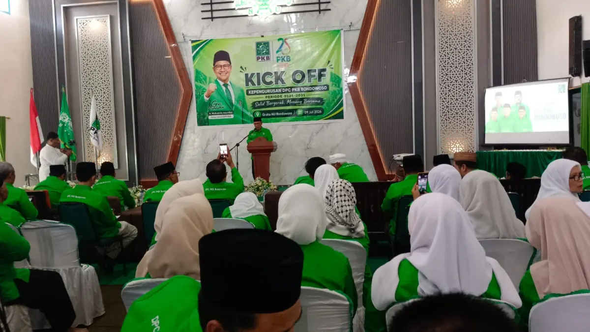 TEGAS: Ketua DPC PKB Bondowoso, Ahmad Dhafir menyampaikan sambutan di hadapan pengurusnya yang baru terbentuk. (ILHAM/RJ)