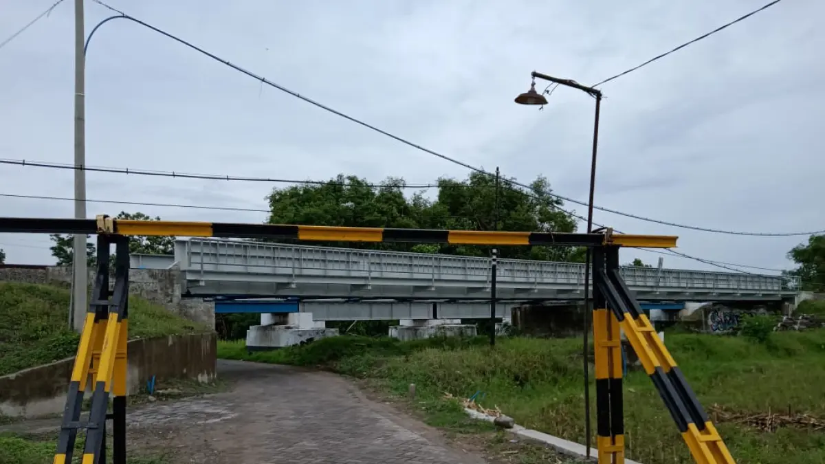 Truk Box Tabrak Portal Underpass di Nganjuk, KAI Daop 7 Madiun Imbau Pengendara Patuhi Rambu dan Batas Tinggi Kendaraan
