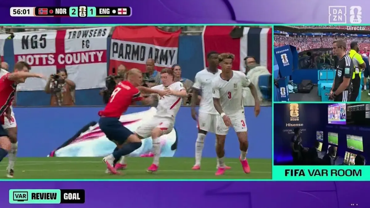 Kontroversi Panas Inggris vs Norwegia: Dari Isu Bola Tabrak Kabel Kamera Hingga Aturan Baru IFAB yang Mematikan!