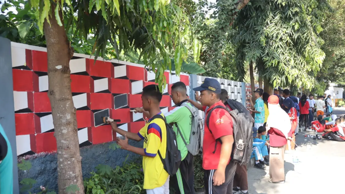 Super Keren! Tinggalkan Jejak Kreatif, Peserta MPLS SMKN 3 Bondowoso Sulap Tembok Sekolah Dengan Mural 3 Dimensi