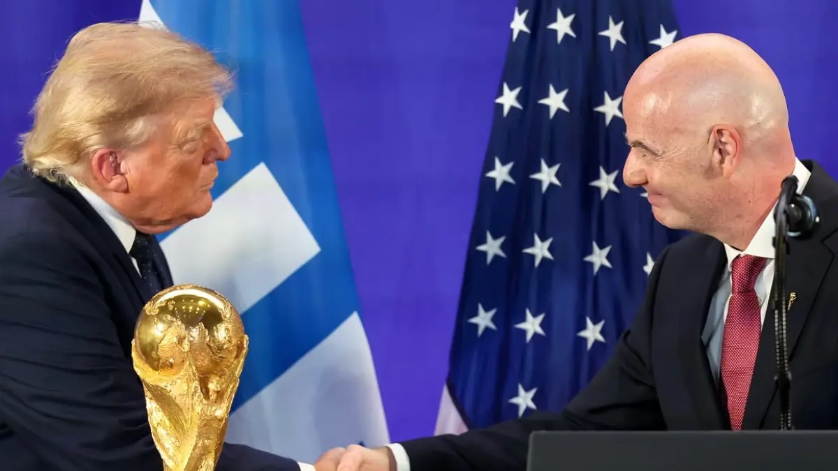 Presiden Amerika Serikat, Donald Trump (kiri), bersama Presiden FIFA, Gianni Infantino. Trump dikabarkan menginginkan Infantino jadi Sekjen PBB. (instagram/gianni_infantino)