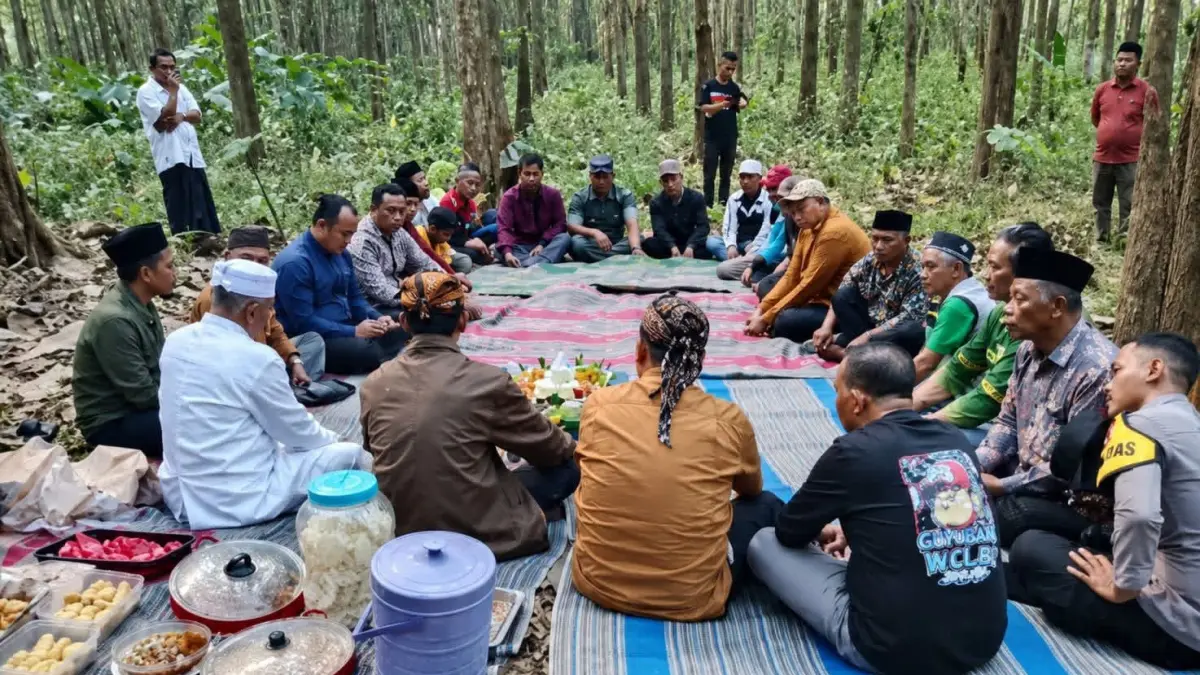 Tangkap layar warga saat menggelar doa bersama