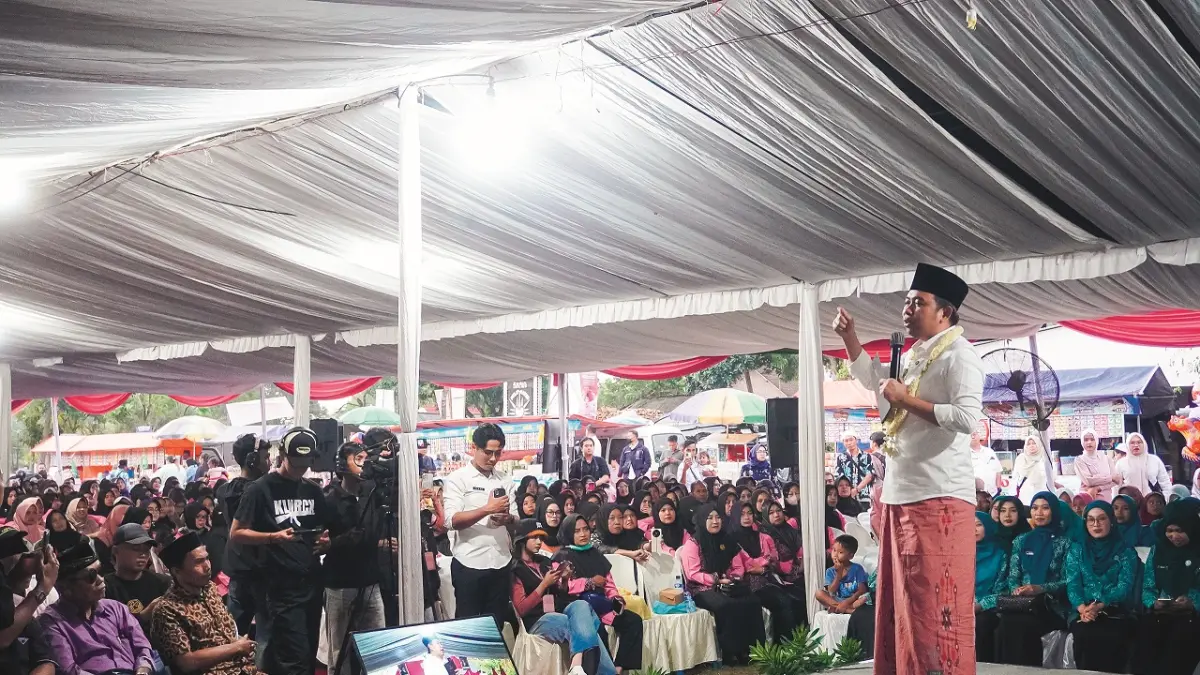 SOSIALISASI SEKALIGUS SERAP ASPIRASI: Gus Fawait saat turun di Bunga Desaku Mayang, pada 22 Juli lalu. Forum pertemuan dengan masyarakat secara maraton ini tidak hanya dijadikan ajang silaturahmi dan serap aspirasi, tapi juga sosialisasi program. (MAULANA/RADAR JEMBER)