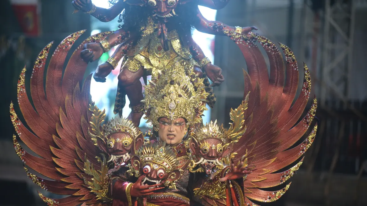 Salah satu defile dalam Jember Fashion Carnaval (JFC) 2026. (SIDKIN ALI/RADAR JEMBER)