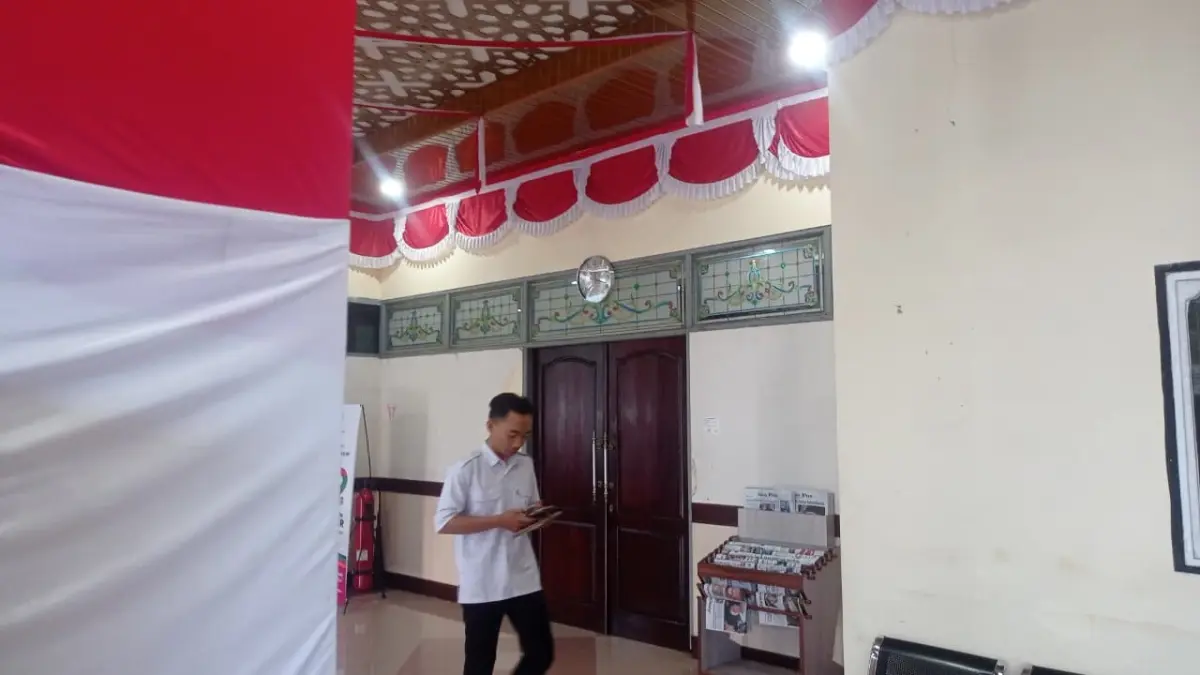 DITUTUP: Ruang Banmus yang digunakan rapat dalam kondisi tertutup. (SIDKIN ALI/RADAR JEMBER)