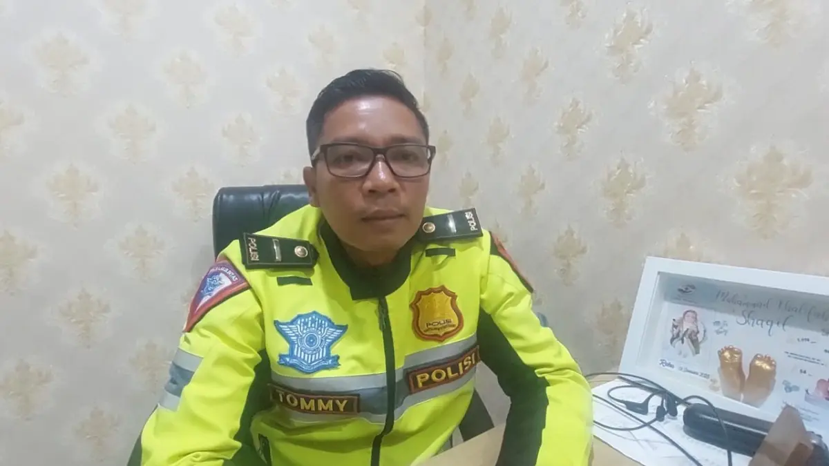 “Jangan hanya mengandalkan keberadaan polisi. Keselamatan ada di tangan masing-masing pengendara.” Ipda TOMMY NUR ALAMSYAH, Kanit Gakkum Satlantas Polres Jember.
