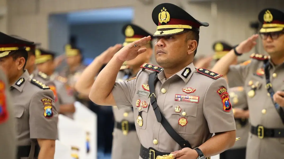 PERGANTIAN: Sertijab Kapolres Jember AKBP Alaiddin menggantikan AKBP Bobby A. Condroputra yang mendapat penugasan baru di Mabes Polri, di Gedung Mahameru Polda Jatim, Selasa (28/7). (POLRES JEMBER)
