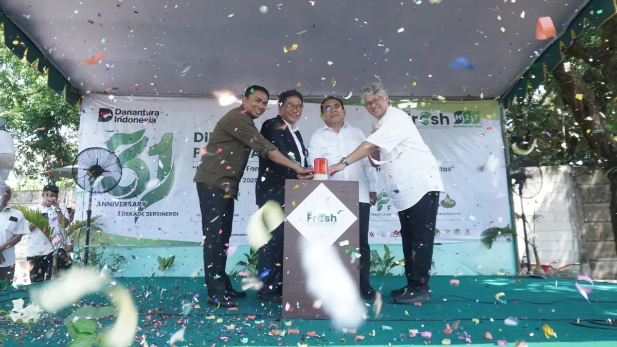 MERIAH: (dari kiri) Ketua Serikat Pekerja Agroindustri Sutikno Ananto; Direktur, Yogi Subaktyana; Komisaris Utama, Winarto dan Komisaris, Bambang Eko Prasetyo Bersama - sama meresmikan core value Go Fresh (Yulio/Radar Jember)