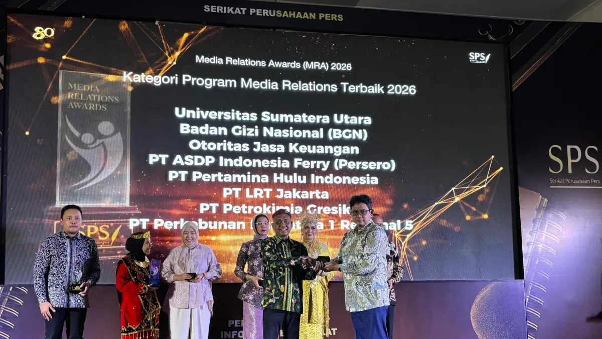 Perwakilan dari PTPN I Regional 5 saat menerima penghargaan (ft:PTPN I Reg 5)