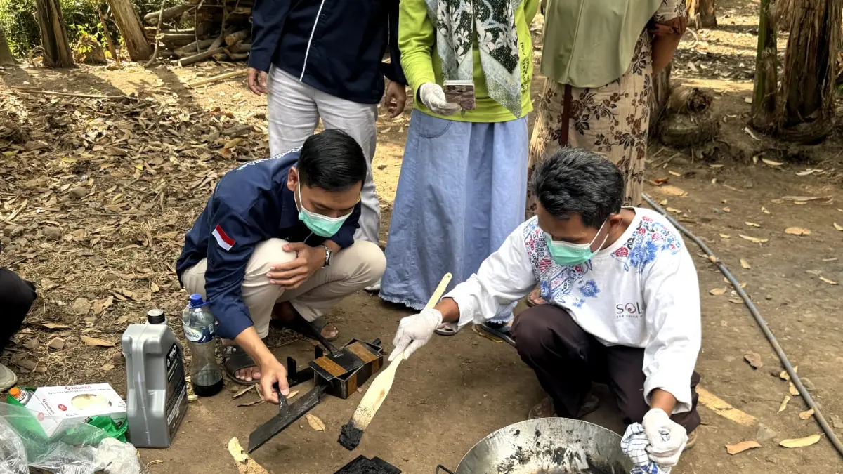 SEHATI DESA: Sekolah Lingkungan Berbasis Pendekatan Partisipatif Cetak Kader Green Village di Bank Sampah Larahan Makmur