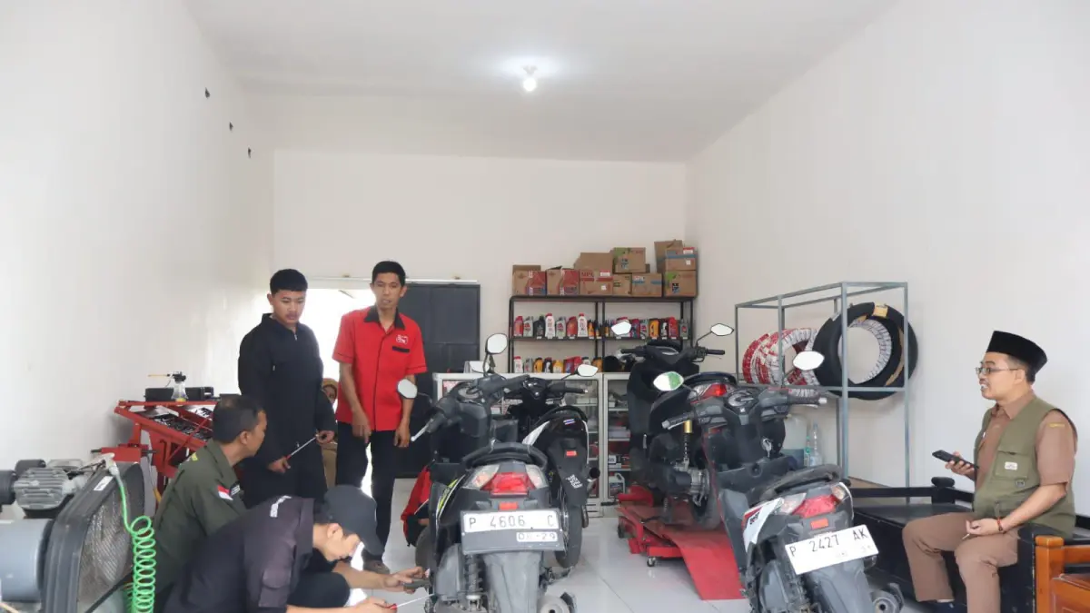 Menakjubkan! Siap Layani Masyarakat, SMKN 3 Bondowoso Resmi Buka Bengkel OOO STM untuk Umum

&nbsp;