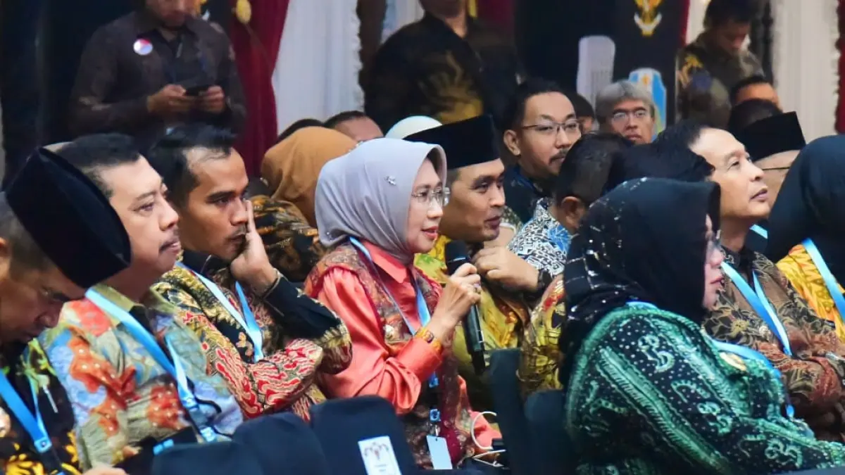 USUL: Bupati Lumajang Indah Amperawati saat menyampaikan rencana kebijakan strategis yang mampu mendongkrak pembangunan daerah. (KOMINFO)
