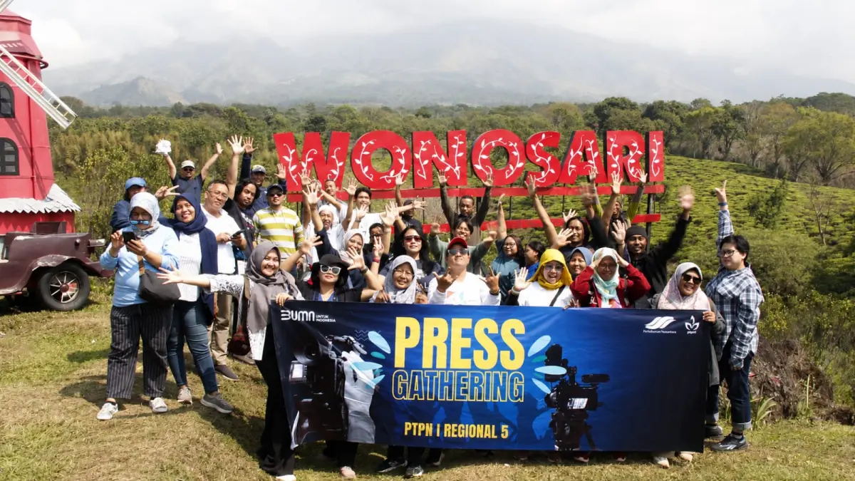 MEMBERSAMAI: Sejumlah awak media dan PTPN I Regional 5 saat kumpul bersama.