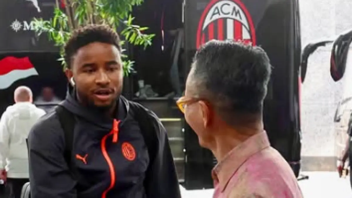 Nkunku pemain AC Milan tiba di Indonesia. (AC MILAN OFFICIAL)