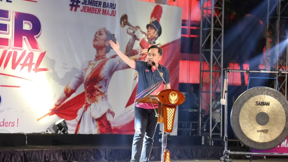 “Jember selama ini dikenal sebagai kota karnaval melalui JFC, dan kini potensinya terus kita perluas melalui pertunjukan seni dan olahraga.” MUHAMMAD FAWAIT, Bupati Jember. (DISKOMINFO JEMBER)

