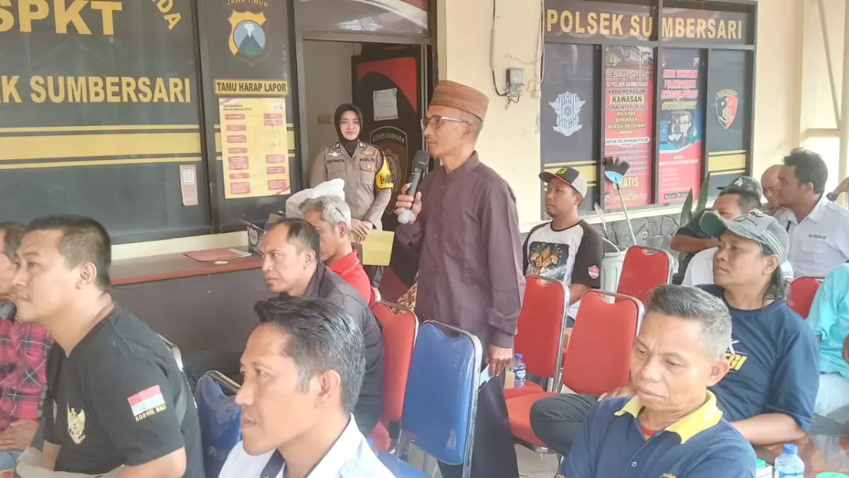 PERSIAPAN: Rapat Koordinasi Penertiban Lingkungan yang digelar di Polsek Sumbersari, Rabu (5/8). (POLSEK SUMBERSARI)