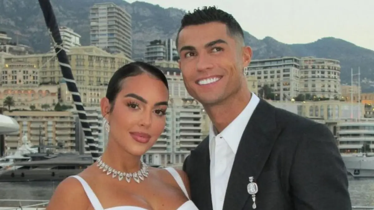 Cristiano Ronaldo dan Georgina Rodriguez resmi menikah setelah 10 tahun bersama. 