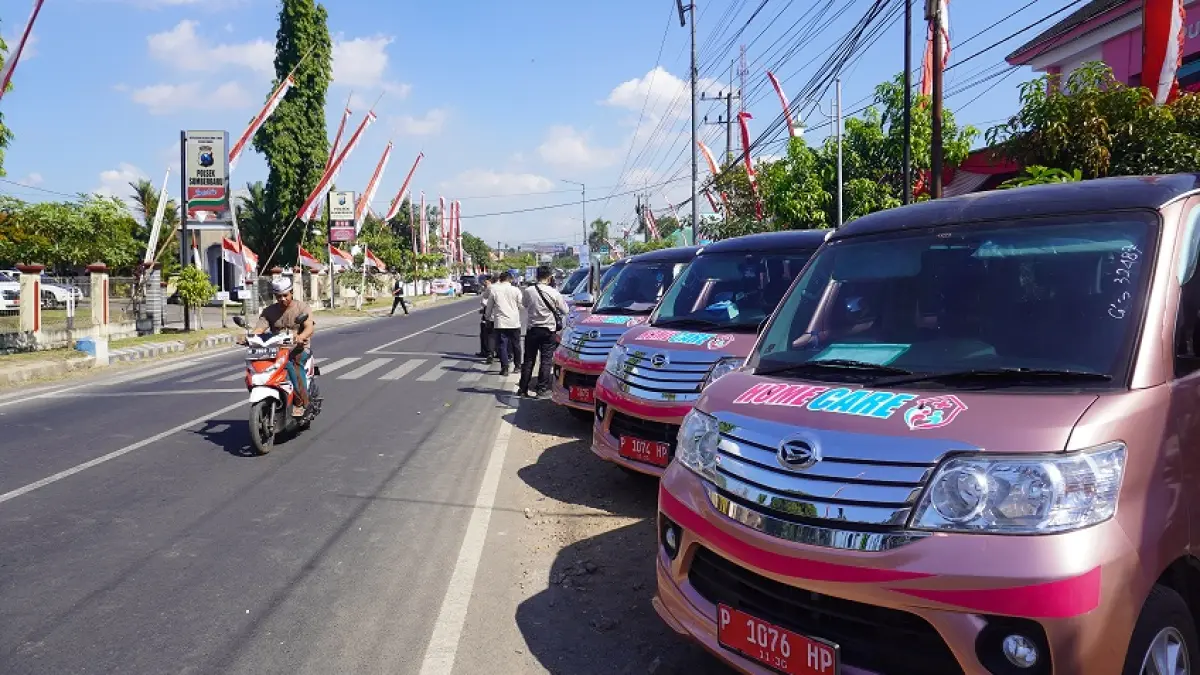 PUNYA KETERBATASAN: Mobil operasional Homecare Pemkab Jember untuk menyasar warga di 226 desa, 22 kelurahan, di 31 kecamatan. Kendati begitu, mobil ini dirasa belum mampu menyentuh pasien yang berlokasi di medan ekstrem, khususnya daerah pegunungan. (MAULANA/RADAR JEMBER)