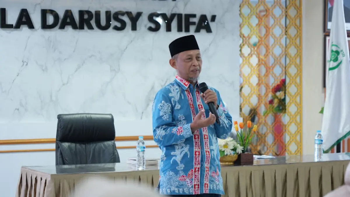 EDUKASI : Dosen Fikes Unmuh Jember Dr Wahyudi Widada sampaikan pesan pada calon tim medis, dalam Webinar Ners Angkatan XVI Fikes Unmuh Jember. (UNMUH JEMBER)