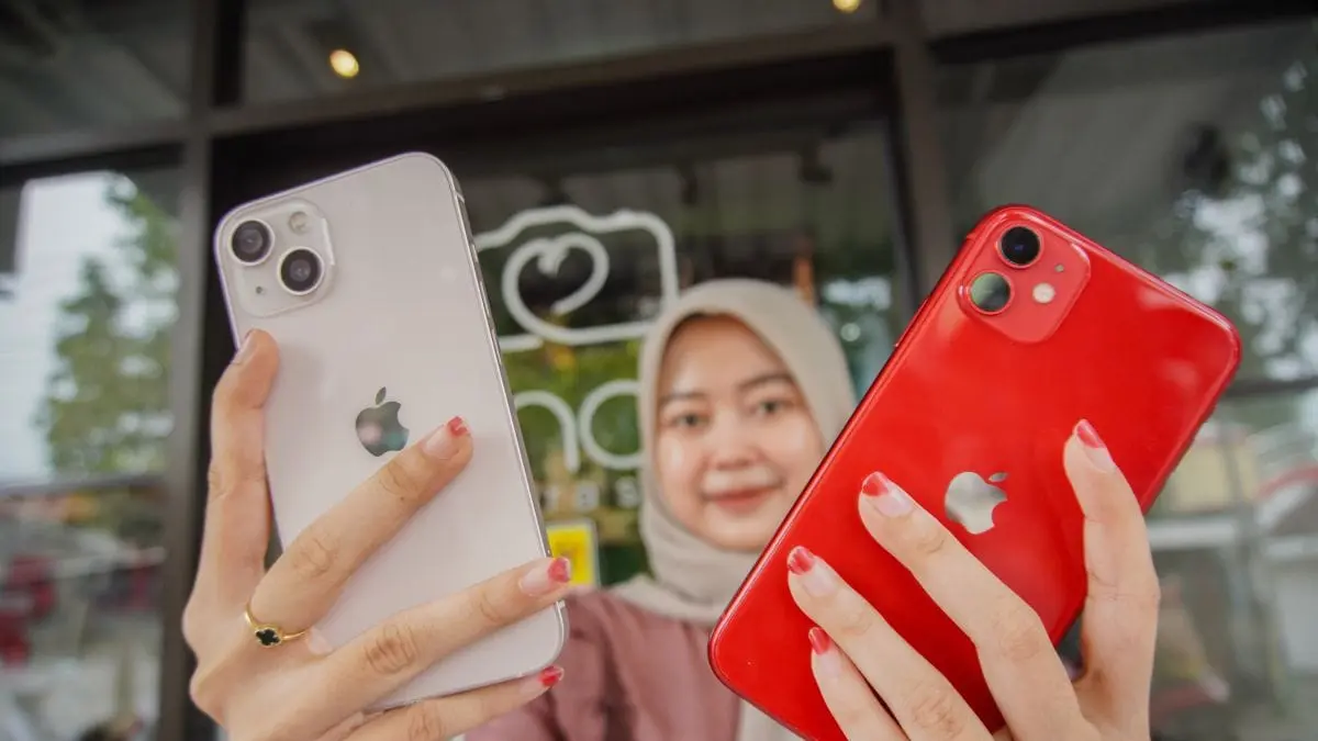 Iphone 17 VS Iphone 16 (ANTARA FOTO/Irfan Sumanjaya/nym)