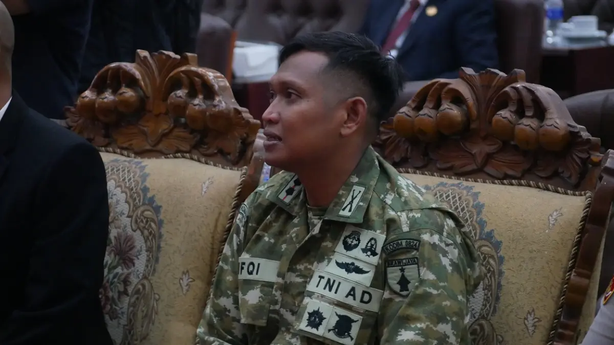 Kita tunjukkan bahwa kita berdaulat di atas kaki sendiri, mampu menyelesaikan semua permasalahan sendiri.” Letkol Inf RIFQI MUHAMMAD SYUHADA, Dandim 0824 Jember. (SIDKIN ALI/RADAR JEMBER)