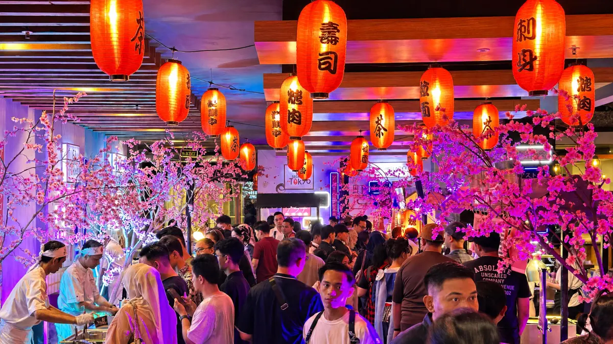MERIAH: Suasana Archipelago Japanese Street Food Festival - “60 Seconds to Tokyo”, aktivitas shodō (kaligrafi Jepang), dan pertunjukan tari Yosakoi
