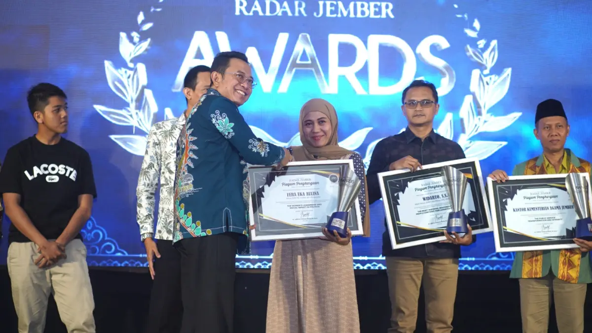 APRESIASI: Fera Eka Aulina terima penghargaan RJ Award kategori The Women’s Leadership and Social Impact in Politics Award (Yulio/RJ)