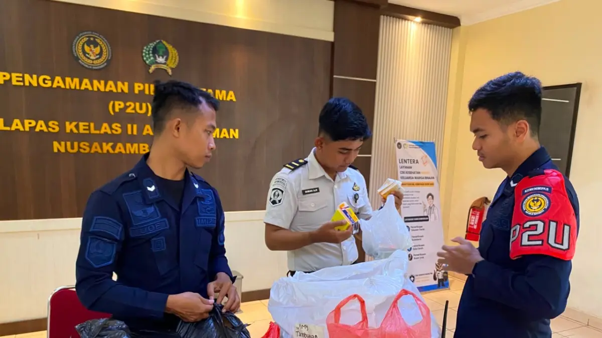 Pastikan Kunjungan Aman, Lapas Kelas IIA Ngaseman Periksa Barang Bawaan Pengunjung
