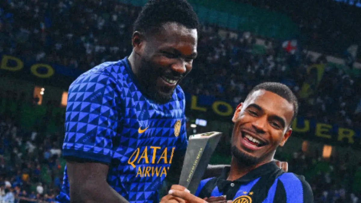 Andy Diouf (kanan) saat meraih MVP di laga Inter Milan