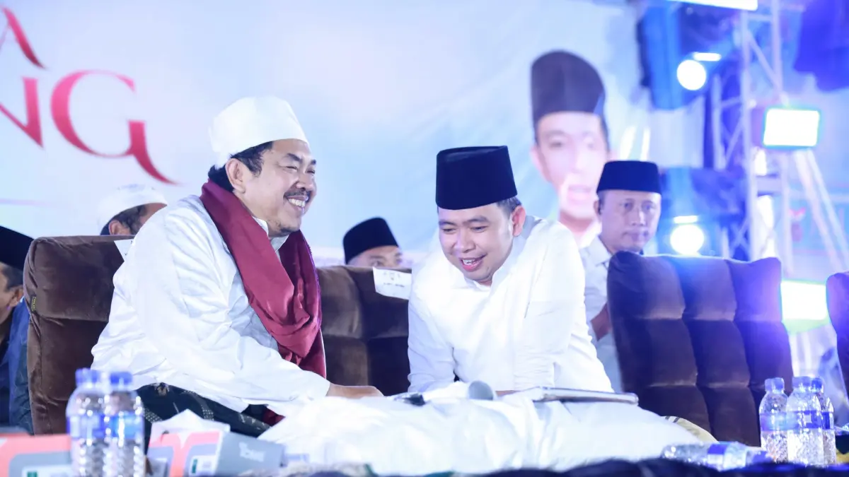 TEDUH: Rangkaian puncak acara Ancak Agung yang ditutup penuh khidmat pada malam hari dengan lantunan doa dan selawat bersama ulama kharismatik KHR. Muhammad Kholil As