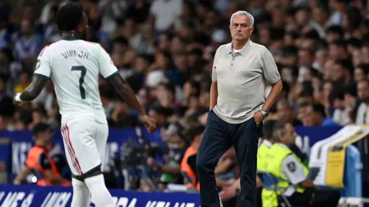 Jose Mourinho bersama Vini Jr