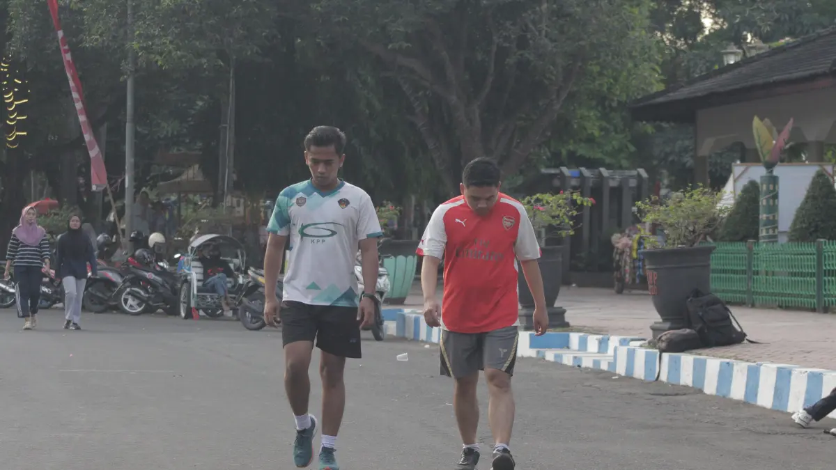 Warga Bondowoso saat berlari di kawasan Alun-alun RBA ki Ronggo (FAQIH/RJ)