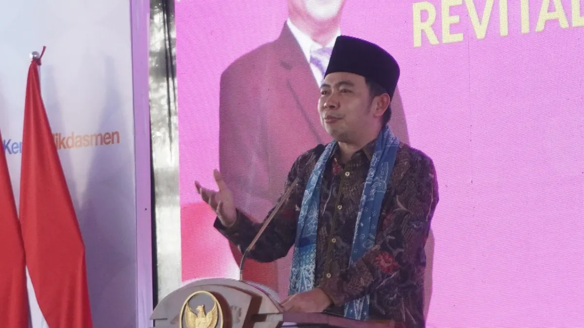 KEMBALI BERGULIR: Gus Fawait saat peresmian gedung SMPN 1 Balung yang menjadi salah satu sekolah yang kecipratan program revitalisasi tahun 2026 lalu. Tahun 2026, program serupa telah bergulir dengan dukungan anggaran yang cukup lega. ((Maulana/Radar Jember))